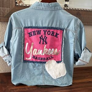UPCYCLED Yankees Chambray Convertible Shirt. Lightweight. Large.